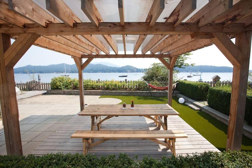Iconic 3-Story Waterfront 'Marina House' W/ View Villa Gibsons Bagian luar foto