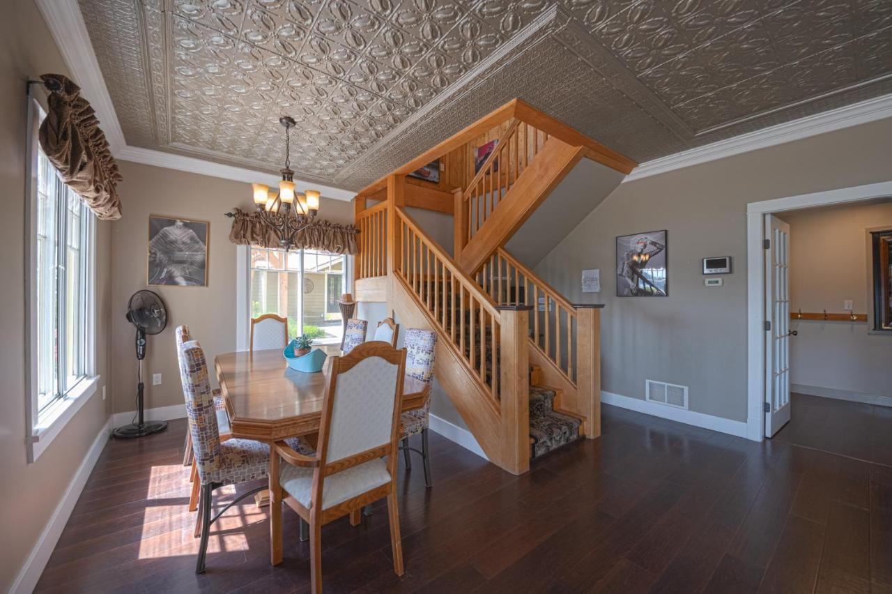 Iconic 3-Story Waterfront 'Marina House' W/ View Villa Gibsons Bagian luar foto