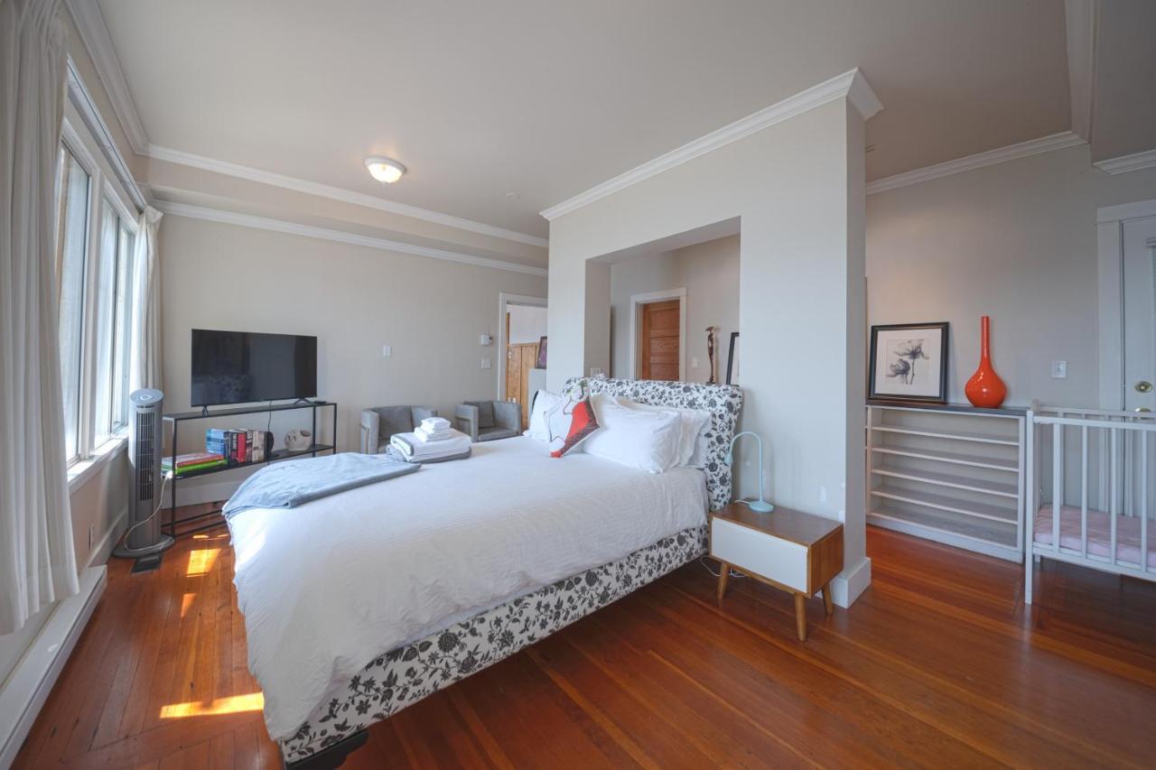 Iconic 3-Story Waterfront 'Marina House' W/ View Villa Gibsons Bagian luar foto